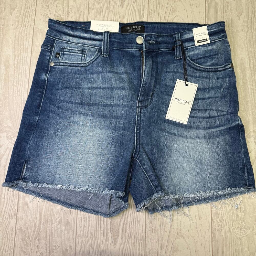 Judy Blue Women's Mid Rise Stretch Shorts Size Large NWT